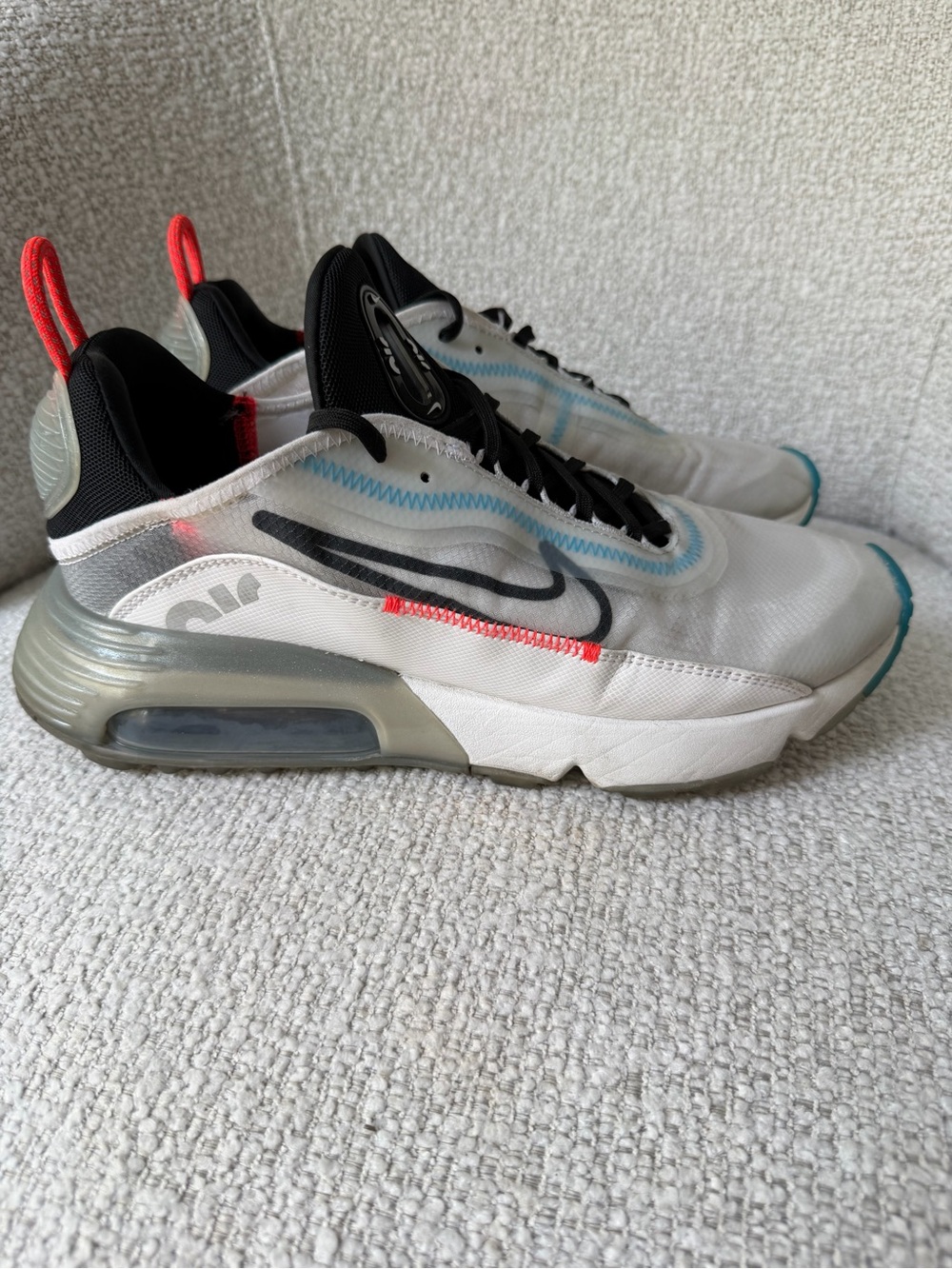 Nike airmax White Sneakers with Black size 9.5, Teal and Red Accents